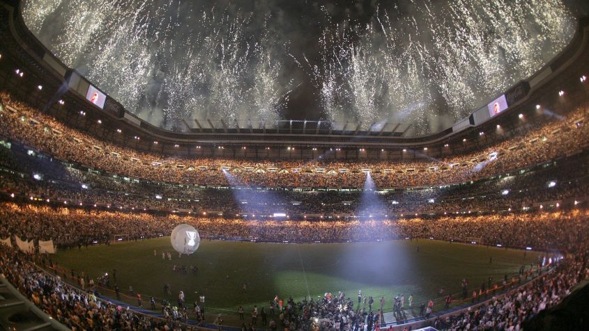 Estadio Santiago Bernabéu świętujące tytuł mistrza Hiszpanii dla Realu Madryt w 2007 roku (fot. Getty Images)