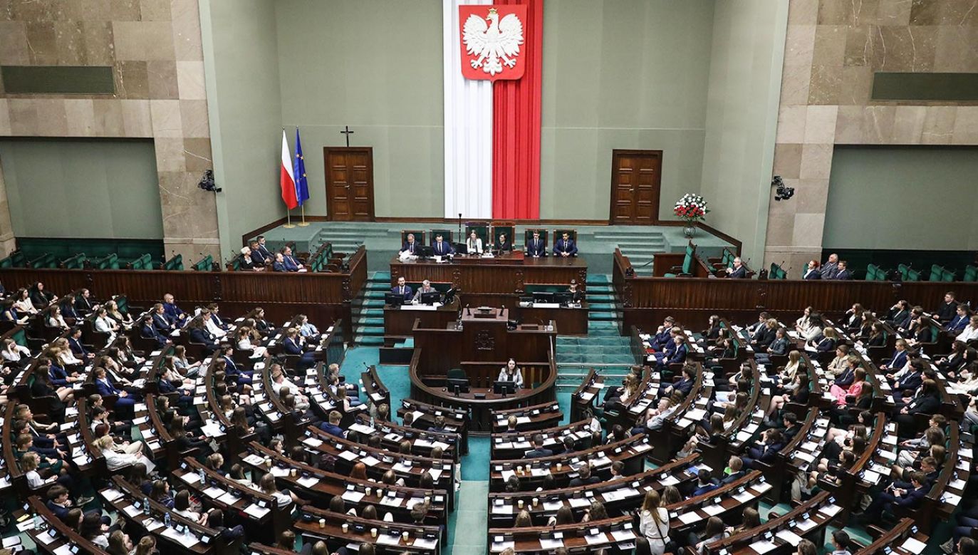 Według badanych to Zjednoczona Prawica będzie rządzić po najbliższych wyborach (fot. PAP/Tomasz Gzell)