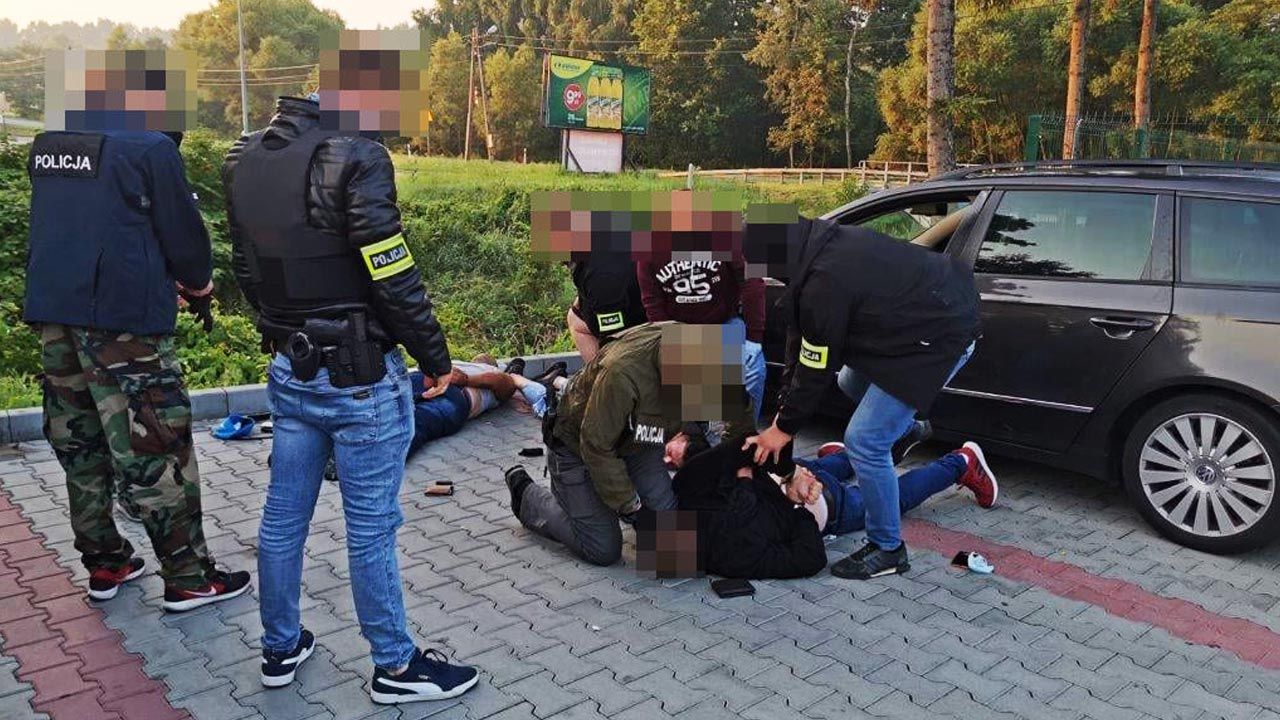 Trójka zatrzymanych to obywatele Rumunii w wieku 29, 37 i 42 lata (fot. Policja) Trójka zatrzymanych to obywatele Rumunii w wieku 29, 37 i 42 lata (fot. Policja)