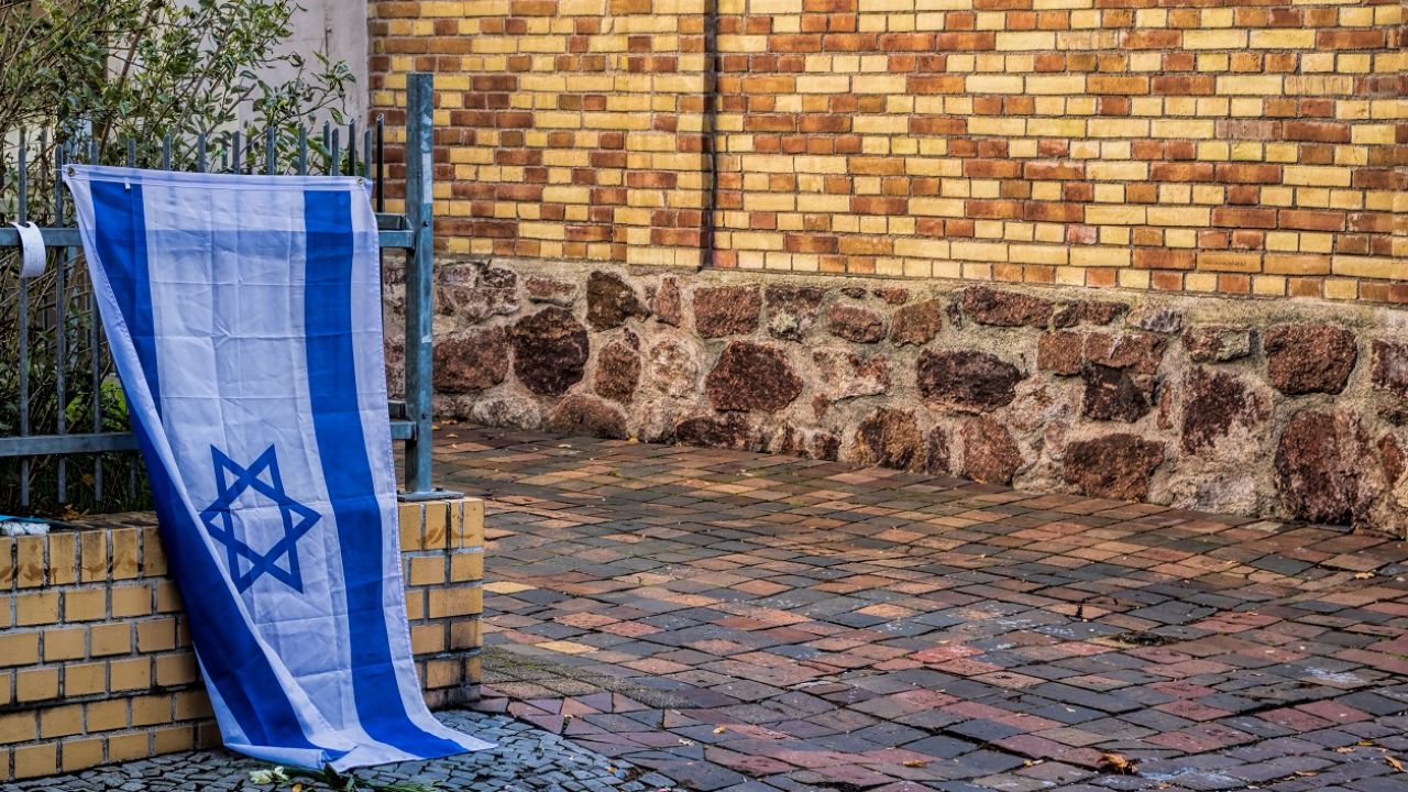 Centralna Rada Żydów w Niemczech ubolewa nad wysokimi liczbami przestępstw antysemickich (fot. ArTono / Shutterstock com)