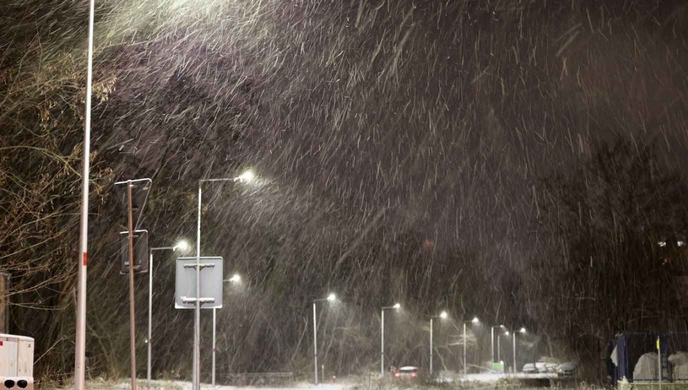 W nocy opady deszczu ze śniegiem, śniegu, a na wybrzeżu deszczu (fot. DarSzach/shutterstock)