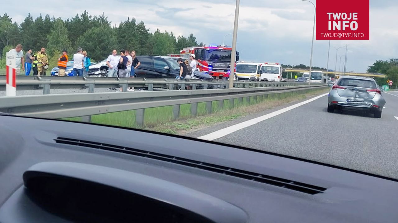 Karambol na trasie do Warszawy. Zderzyło się sześć pojazdów
