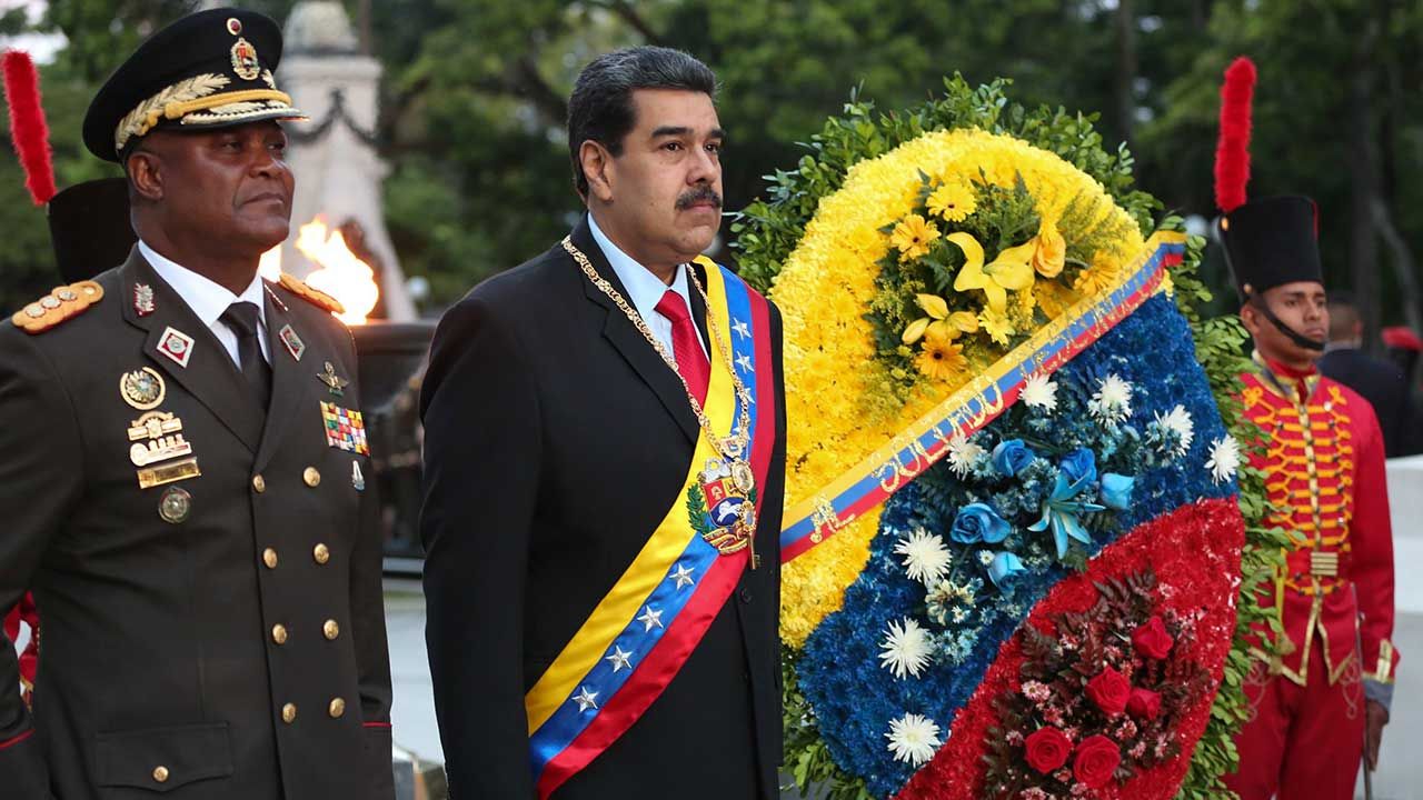 Prezydent Wenezueli Nicolasa Maduro podczas obchodów Dnia Armii (fot. PAP/EPA/MIRAFLORES PRESS HANDOUT)