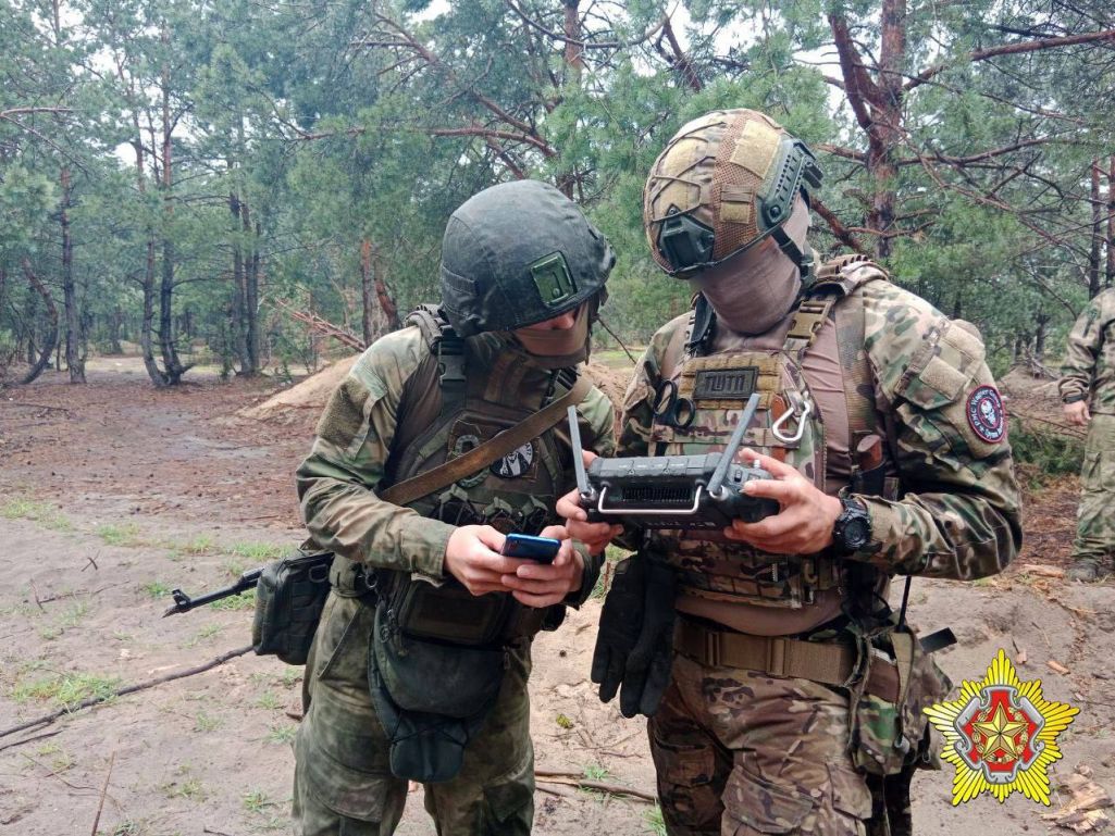 Здымак мае ілюстрацыйны характар. Супольныя вучэнні інструктараў ПВК Вагнэра і беларускіх вайскоўцаў. (Фота: Министерство обороны Республики Беларусь / Telegram)