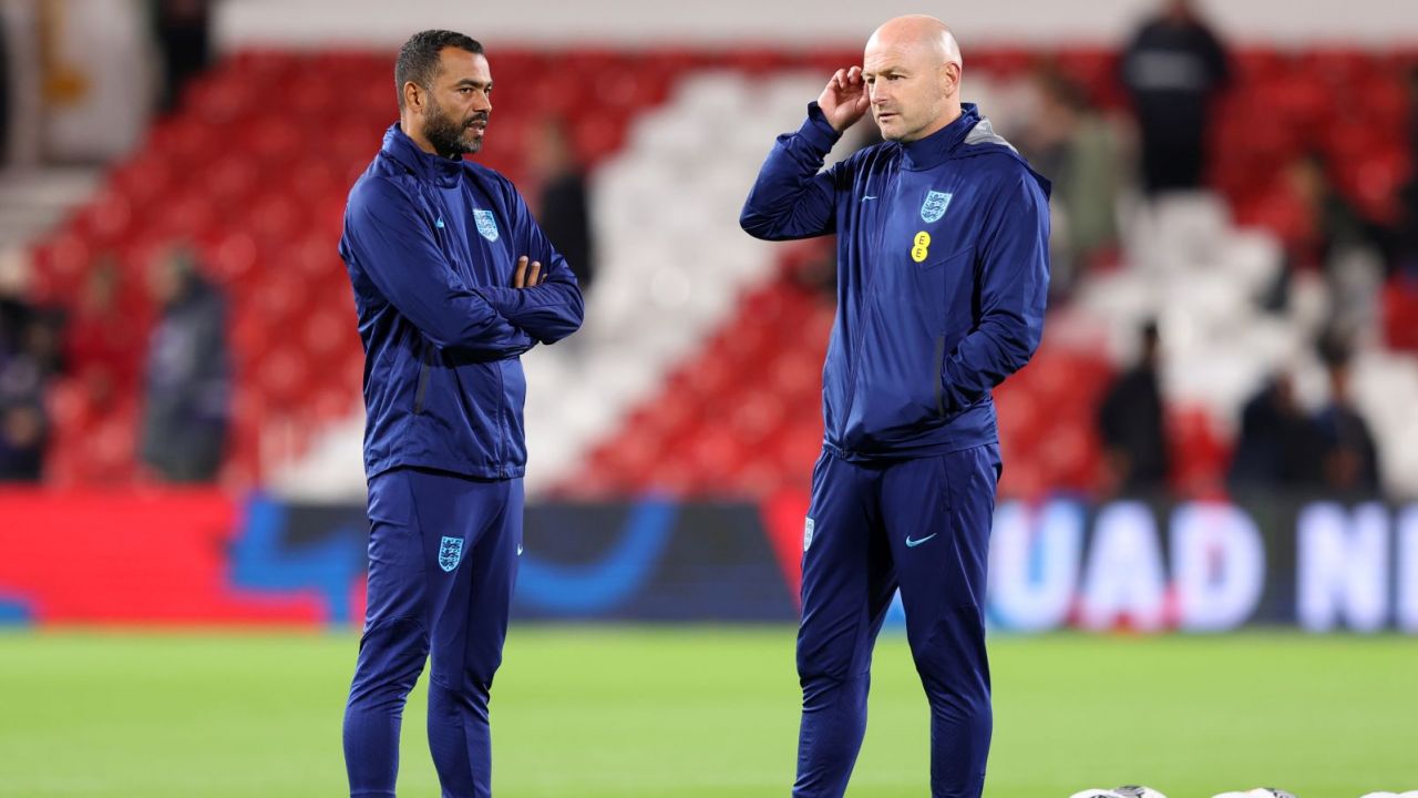 Ashley Cole (L) i Lee Carsley (P) (fot. Getty Images)