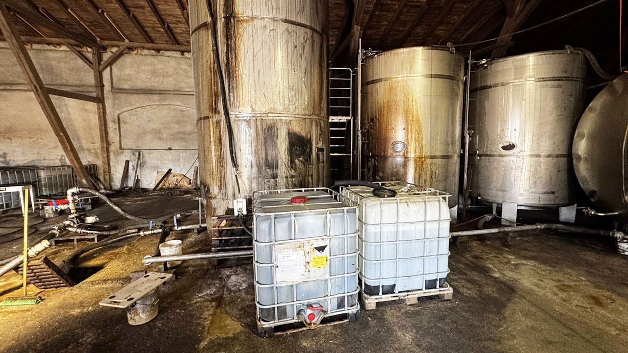 Kwas siarkowy w miejskiej kanalizacji. Służby odkryły nielegalną instalację