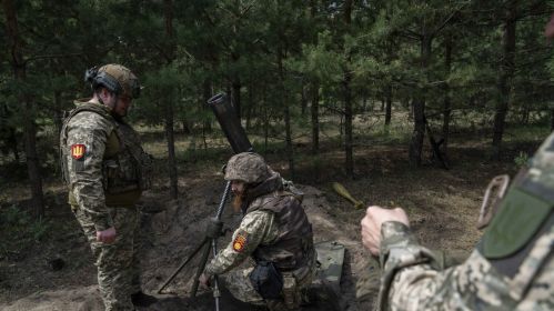 Украінскія салдаты з мінамётнага падраздзялення 115-й брыгады ЗСУ падчас вучэнняў пад Ліманам, Украіна. 6 траўня 2025 года