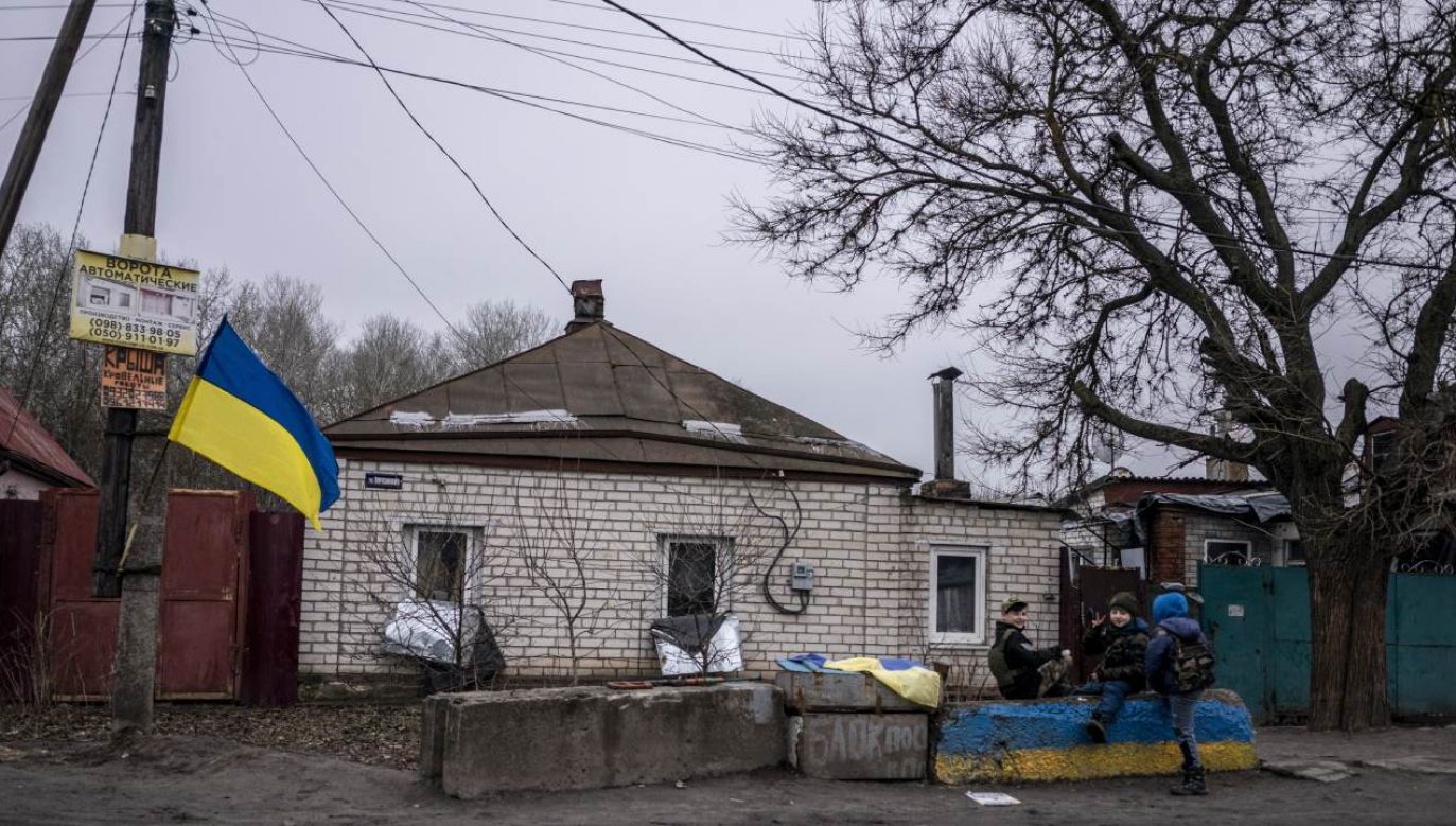 Rosjanie porywają ukraińskie dzieci i wywożą do Rosji (fot. Jose Colon/Anadolu Agency via Getty Images)