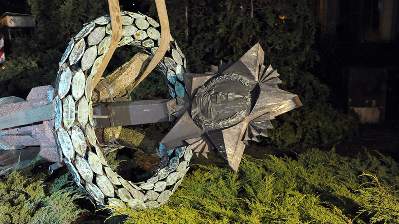 Rozbiórka Radzieckiej Kolumny Zwycięstwa w Stargardzie (fot. arch/PAP/Marcin Bielecki) Rozbiórka Radzieckiej Kolumny Zwycięstwa w Stargardzie (fot. arch/PAP/Marcin Bielecki)