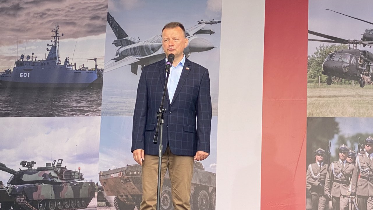 Mariusz Błaszczak na pikniku wojskowym w Ossowie(fot.twitter.com/MON_GOV_PL) Mariusz Błaszczak na pikniku wojskowym w Ossowie(fot.twitter.com/MON_GOV_PL)