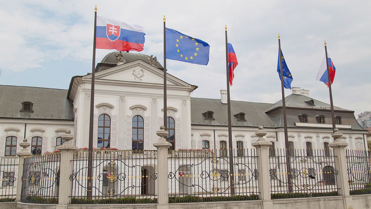 Słowacja postanowiła wydalić trzech rosyjskich dyplomatów (fot. Shutterstock) Słowacja postanowiła wydalić trzech rosyjskich dyplomatów (fot. Shutterstock)