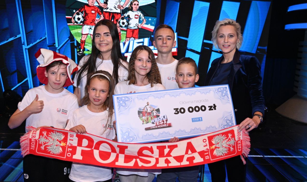 Zwycięska drużyna postanowiła przekazać swoją nagrodę na rzecz pomocy niepełnosprawnym (fot. TVP)