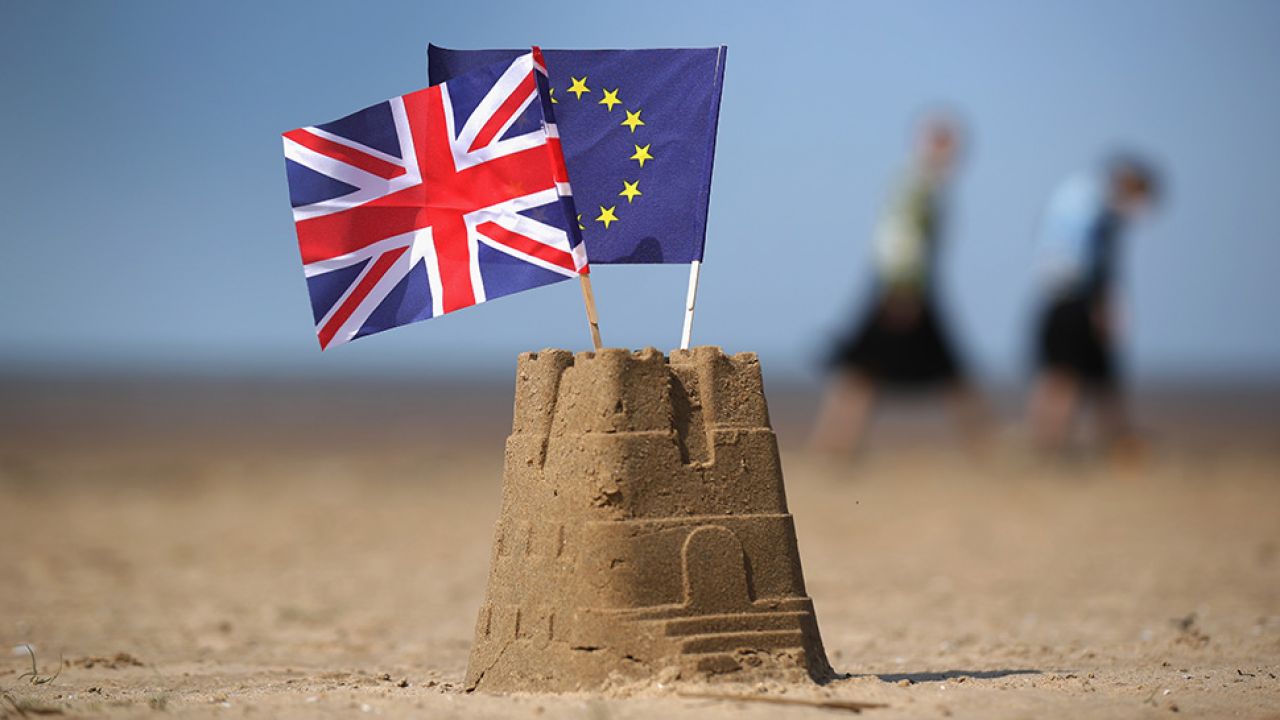 Gazety szacują koszty Brexitu (fot. Christopher Furlong/Getty Images)