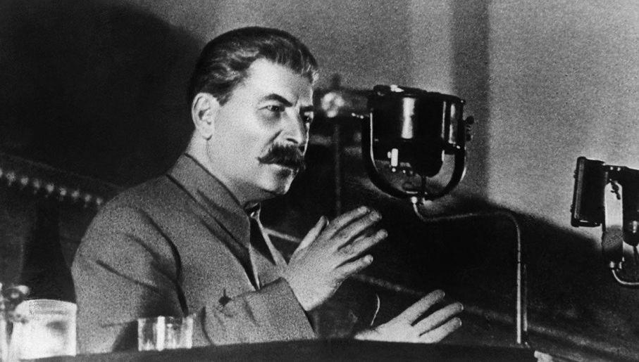 Józef Stalin dogadał się z Adolfem Hitlerem (fot. Hulton-Deutsch Collection/CORBIS/Corbis via Getty Images)