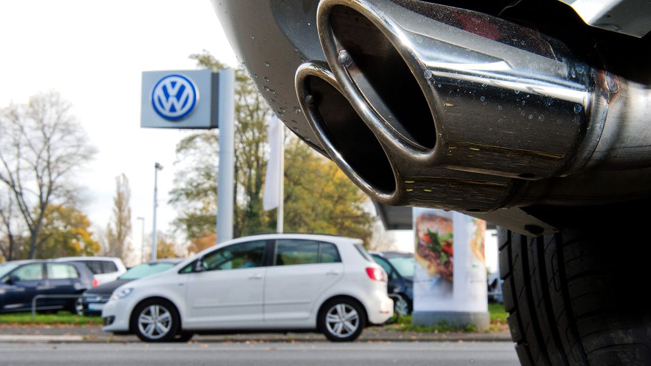 Komcerny Daimler i Volkswagen przeprosiły za testy (fot. arch. PAP/JULIAN STRATENSCHULTE) Komcerny Daimler i Volkswagen przeprosiły za testy (fot. arch. PAP/JULIAN STRATENSCHULTE)