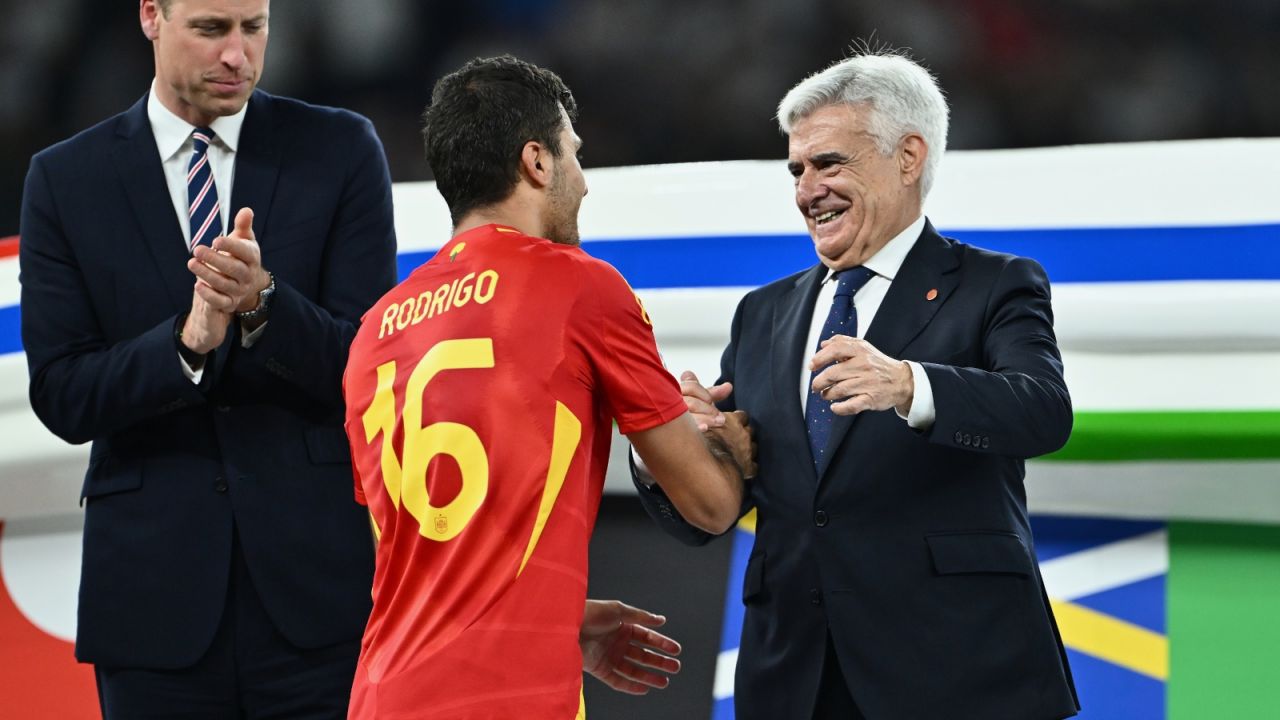 Pedro Rocha gratulujący wygrania Euro 2024 Rodrigo (fot. Getty)