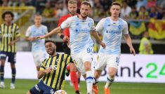 Tomasz Kędziora w meczu z Fenerbahce Stambuł (fot. PAP).