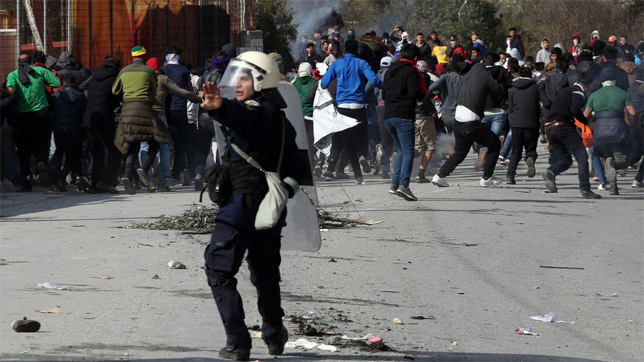 Grecja zmaga się z kryzysem migracyjnym (fot. PAP/EPA/ORESTIS PANAGIOTOU)