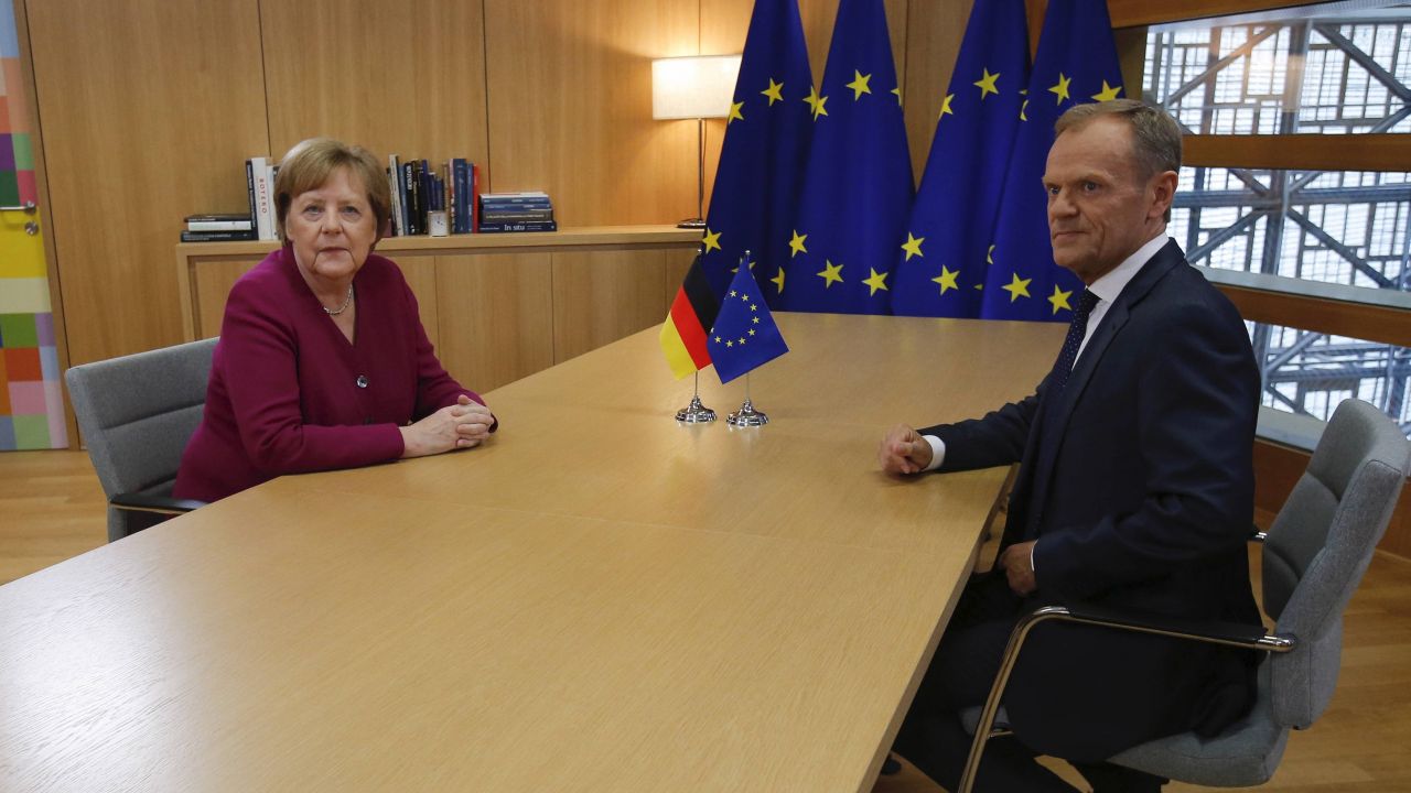 Angela Merkel i Donald Tusk (fot. EPA/OLIVIER HOSLET / EPA/PAP) Angela Merkel i Donald Tusk (fot. EPA/OLIVIER HOSLET / EPA/PAP)