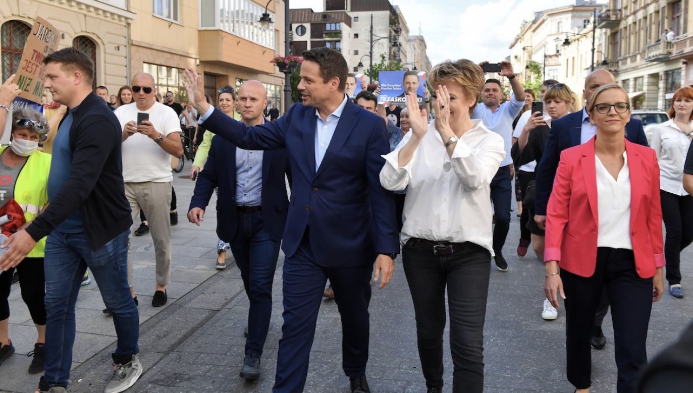 Jaroslaw Kaczynski W Strazackim Helmie Zabawna Sytuacja Na Pikniku W Zbuczynie Wideo Tvp Info